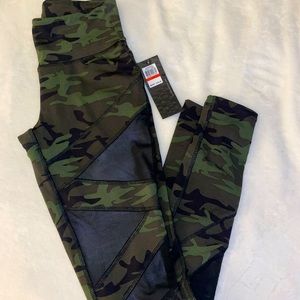 Camo Jessica Simpson workout leggings